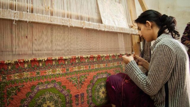 Uzbekistan_weaver_1000x600.jpg
