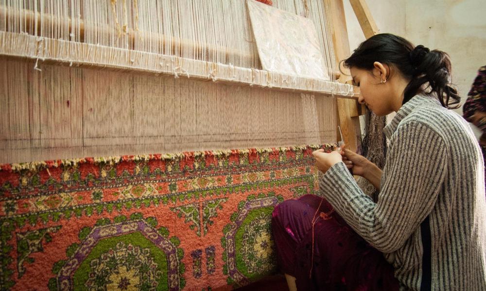 Uzbekistan_weaver_1000x600.jpg
